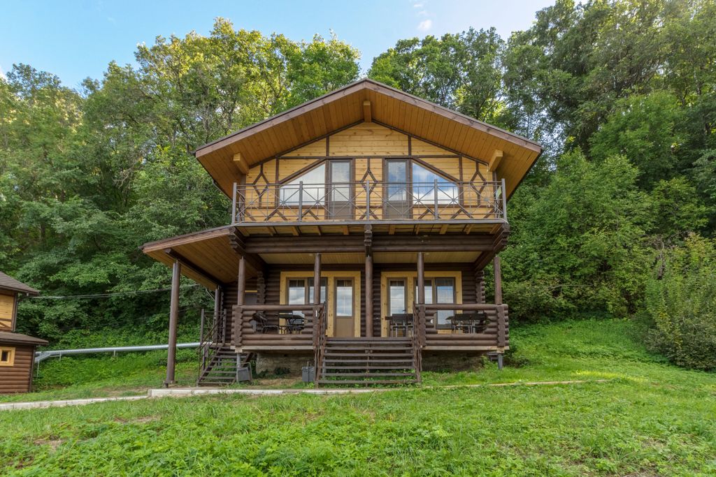 Дом Барский с видом на Волгу и террасой