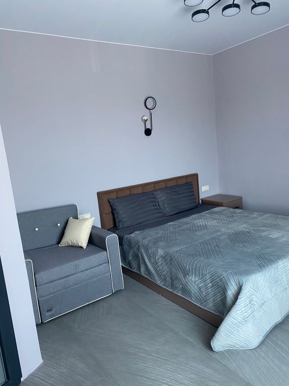 Трёхместный номер 3.4-3 этаж, комната с двуспальной кроватью и раскладным креслом