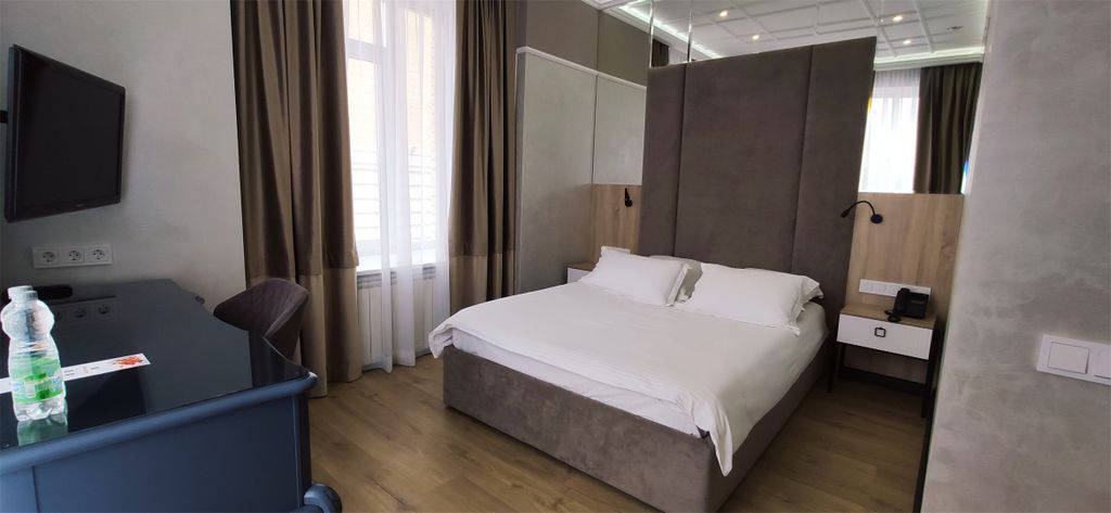 Двухместный номер с 1 кроватью люкс улучшенный