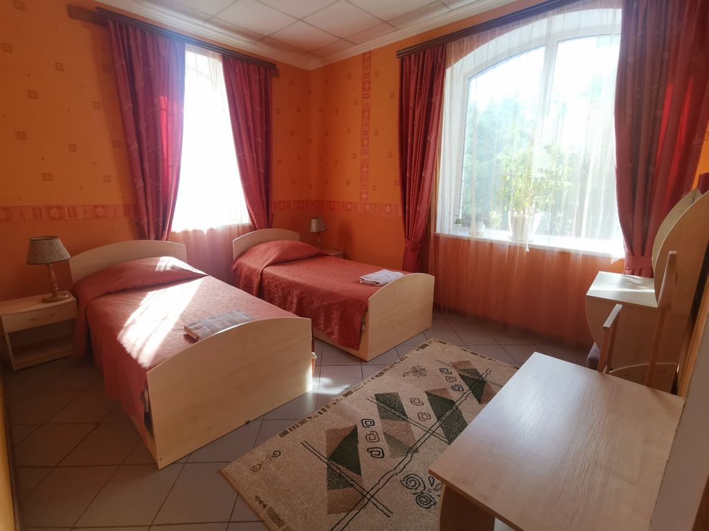 Двухместный номер с 2 отдельными кроватями Полулюкс с двумя раздельными кроватями