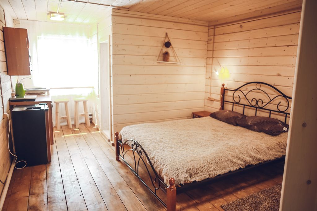 Апартаменты люкс с панорамными окнами и видом на реку, лес и горы