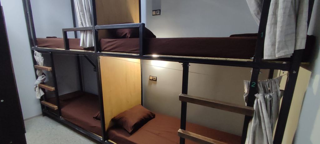 Многоместный женский номер эконом (душ/туалет общий)