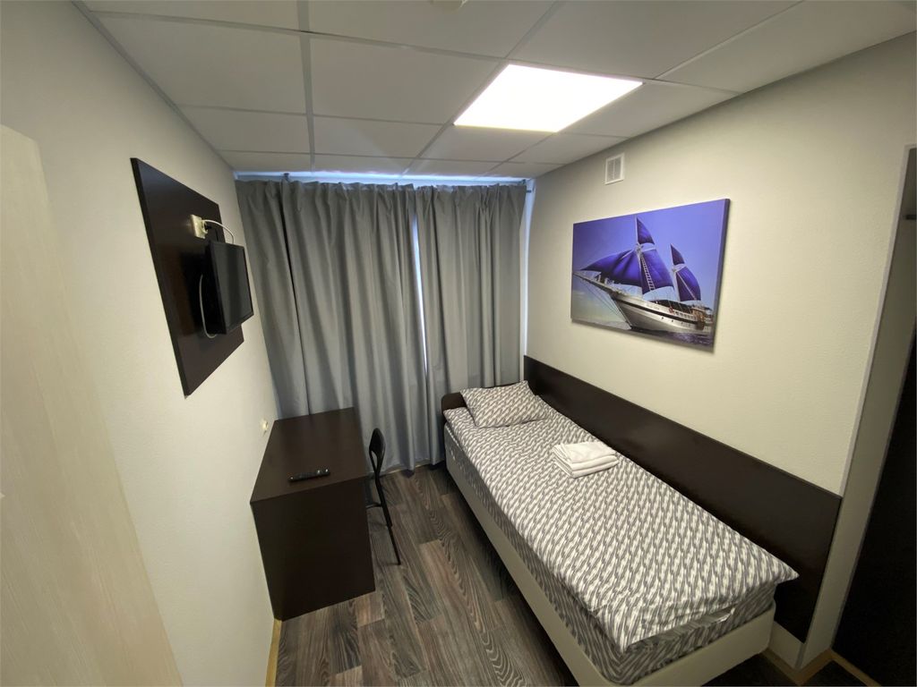 Одноместный номер эконом (санузел и душ общие и рассчитаны на два или три номера)