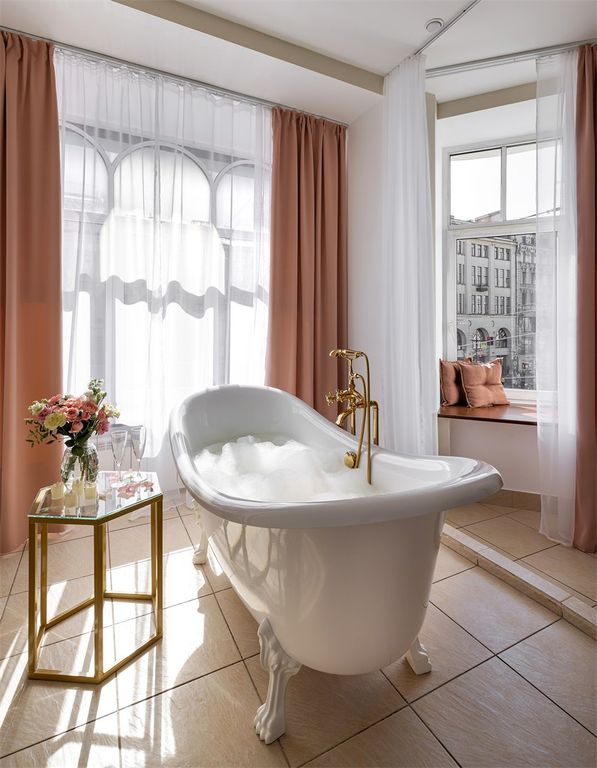 Двухместный номер с 1 кроватью люкс с ванной и видом на Невский проспект