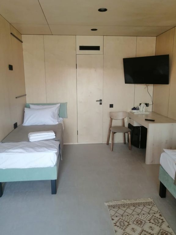 Одноместный номер спальное место в 2-х местном общем номере с подселением