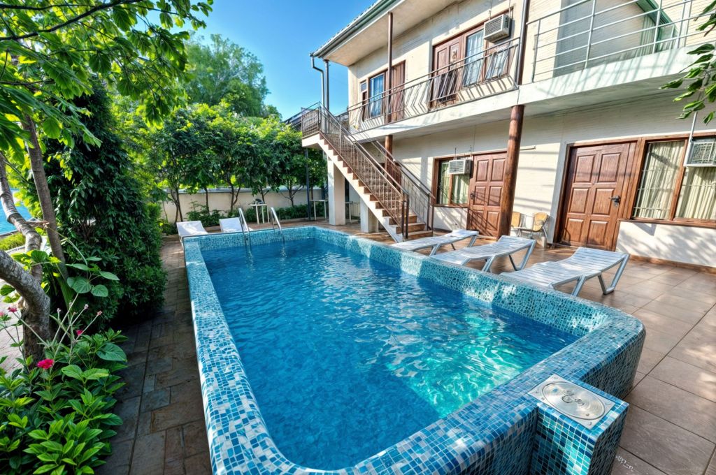 Четырёхместный номер стандарт у бассейна