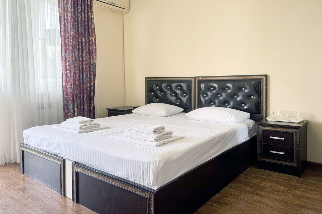 Трёхместный номер с видом на море