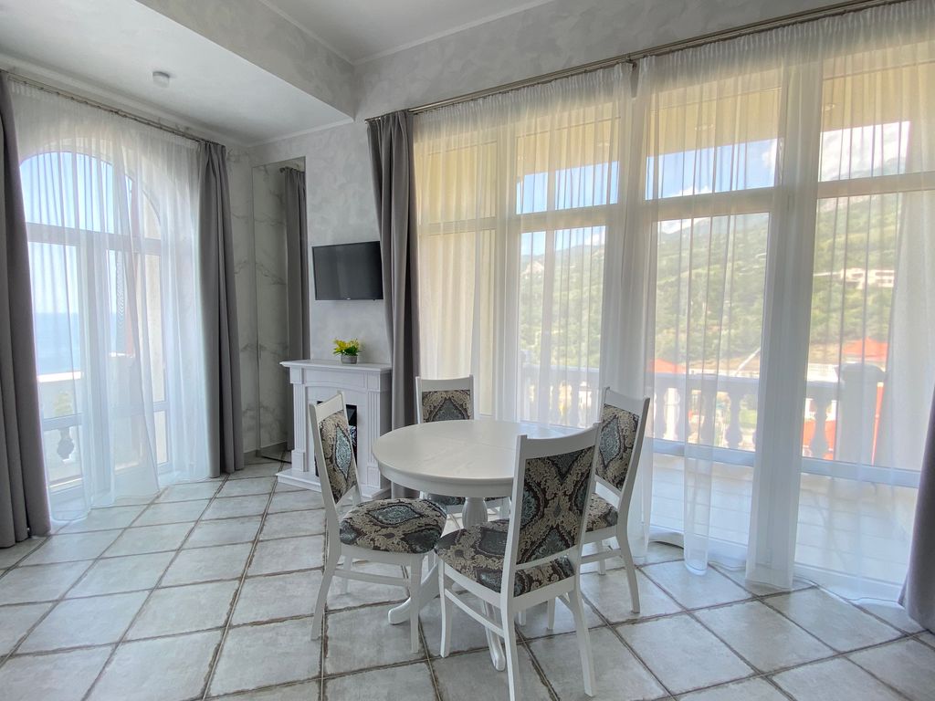 Апартаменты с шикарным видом на море и горы