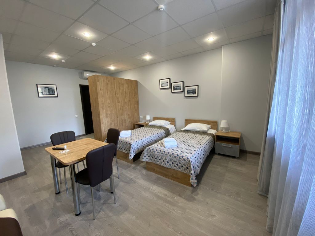 Двухместный номер с 2 отдельными кроватями Люкс 1 категории (Комфорт) с балконом