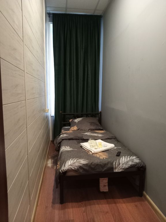 Одноместный номер с окном без удобств