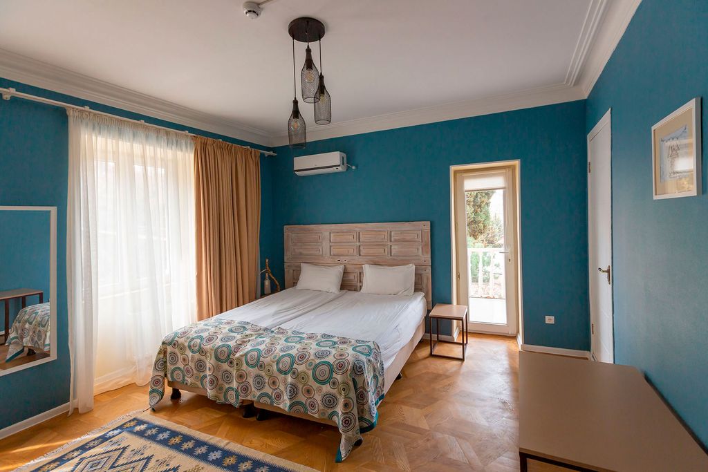 Двухместный номер с 1 кроватью или с двумя раздельными и балконом