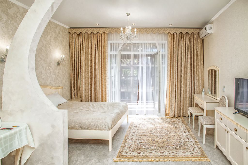 Апартаменты студия с балконом для троих