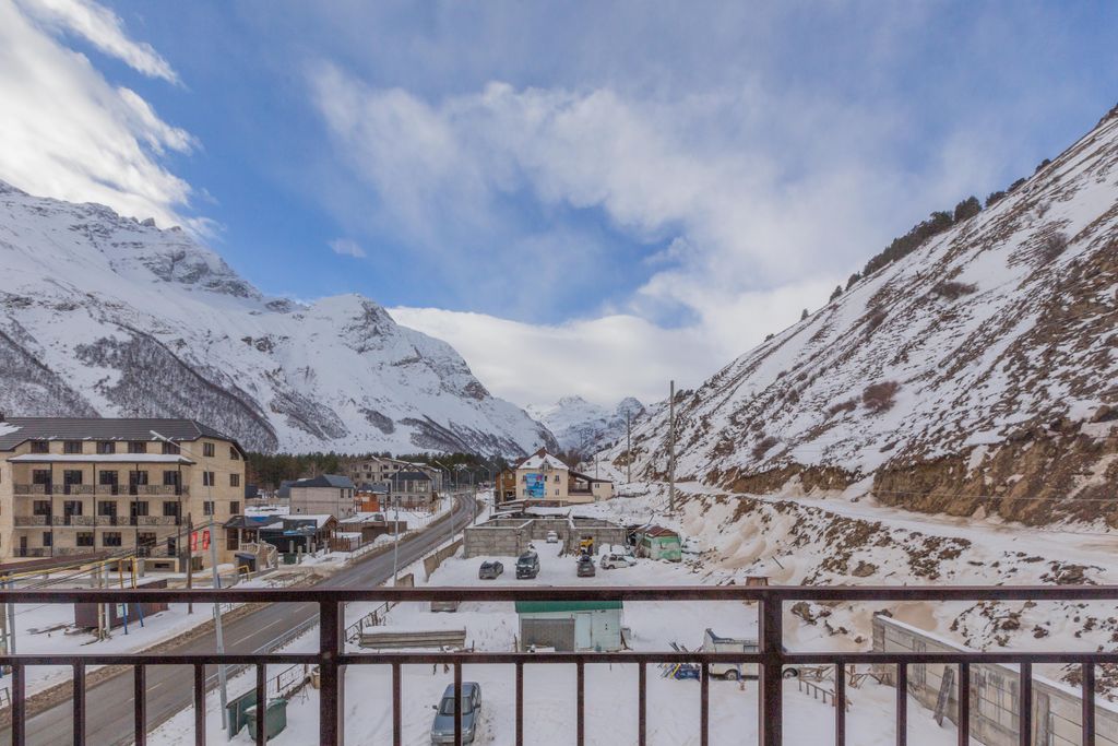 Двухместный номер с 2 отдельными кроватями стандарт с видом на горы