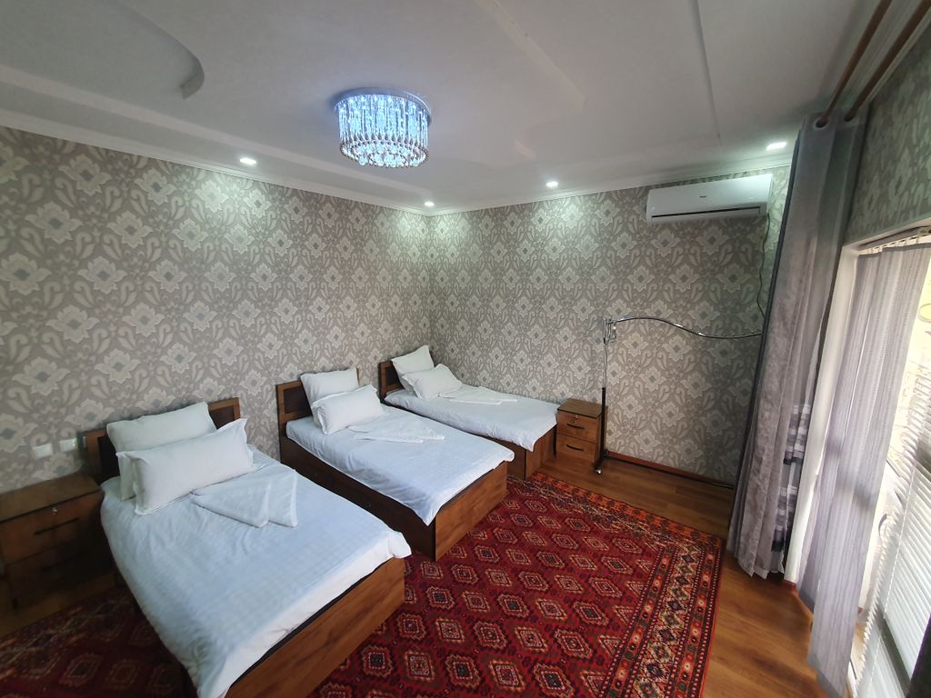 Трёхместный номер улучшенный с видом на город