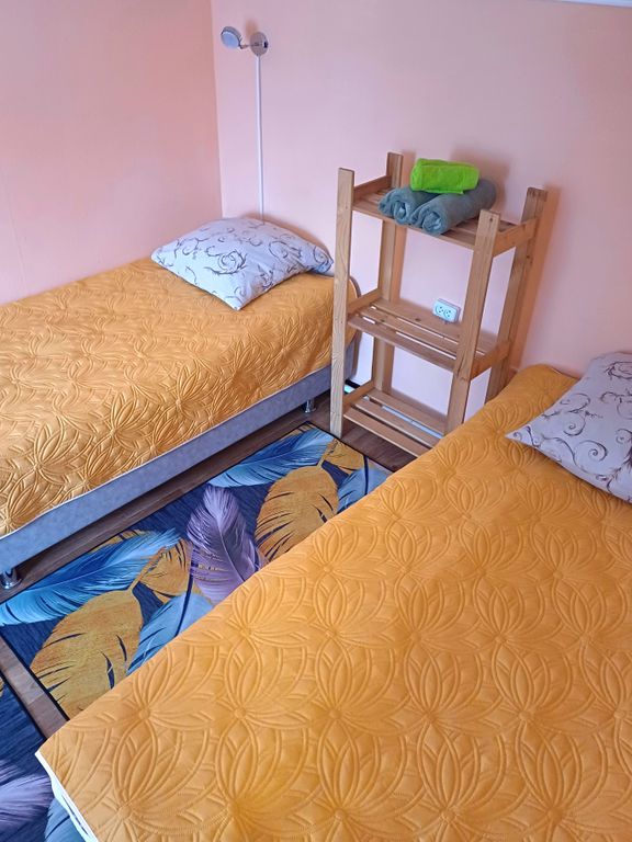 Двухместный номер с 2 отдельными кроватями эконом TWIN с сан.узлом на 2 номера