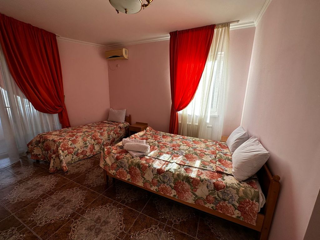 Четырёхместный номер Четырёхместная улучшенная комната