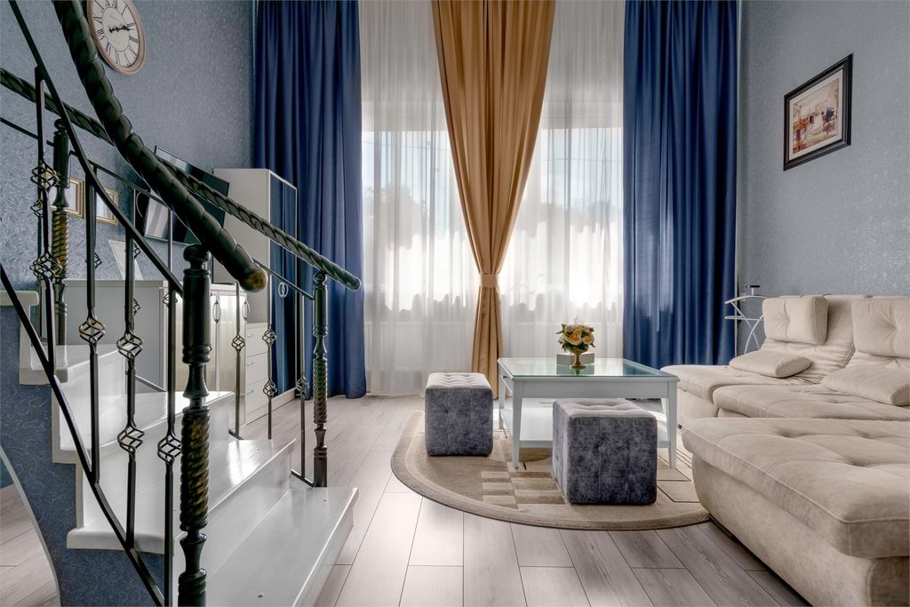 Четырёхместный номер двухуровневый люкс с гидромассажной ванной