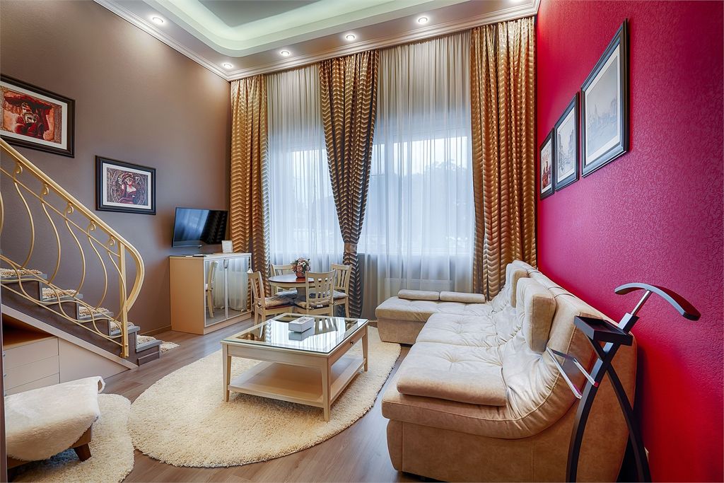 Четырёхместный номер двухуровневый люкс с гидромассажной ванной плюс