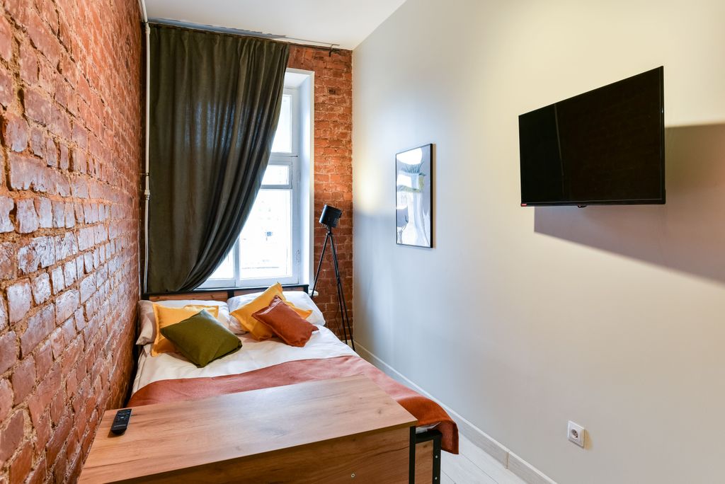 Одноместный номер с полуторной кроватью и общей ванной комнатой