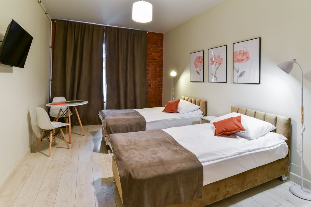 Двухместный номер с 2 отдельными кроватями и общей ванной комнатой