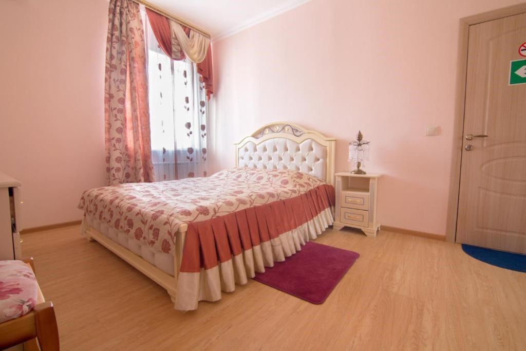 Двухместный номер с 1 кроватью 3. Стандартный с большой кроватью