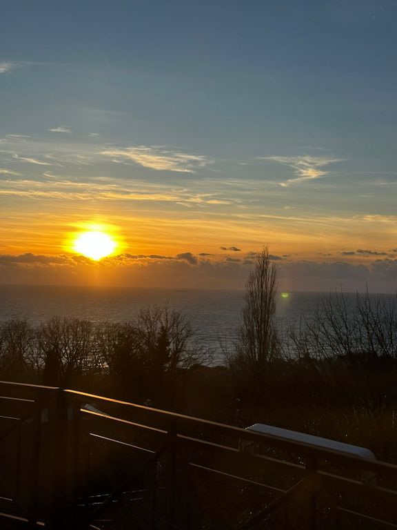 Четырёхместный номер с удобствами, кухней, вид на море