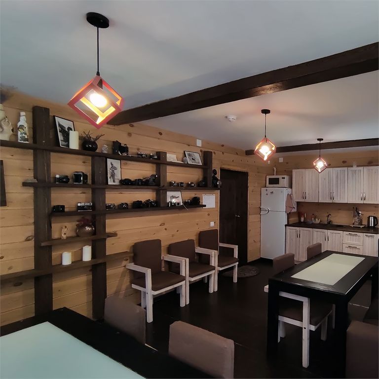 Дом Йети глаза напротив