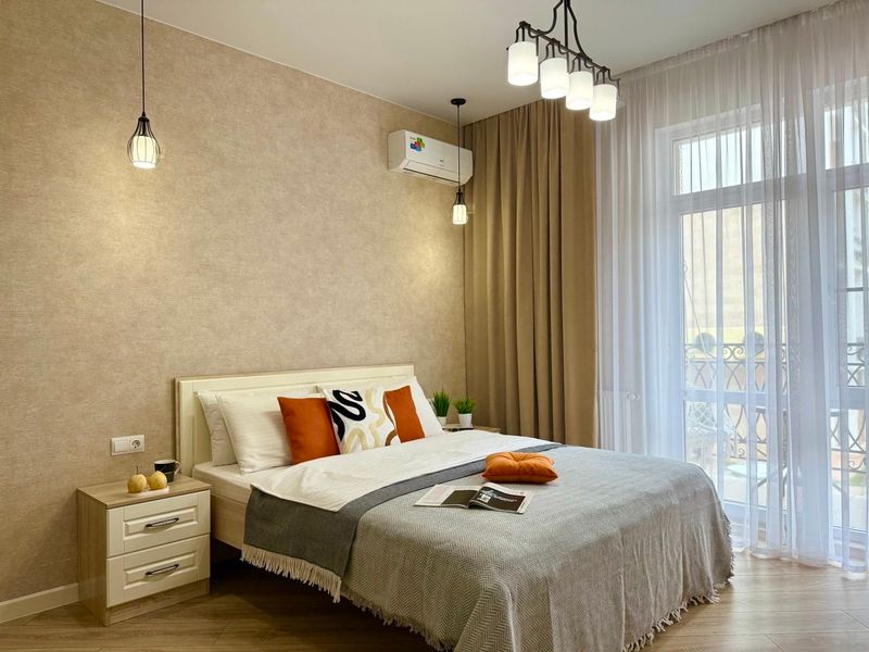 Изолированная спальня с кроватью и ортопедическим матрасом 