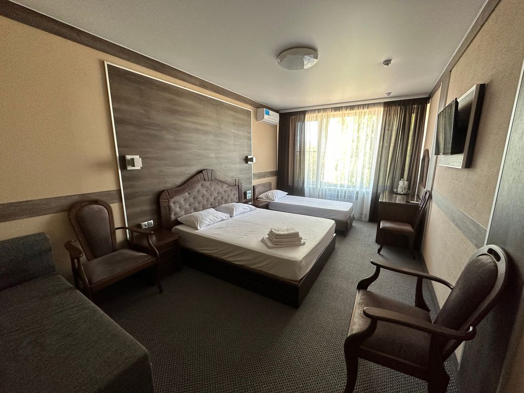 Трёхместный номер люкс