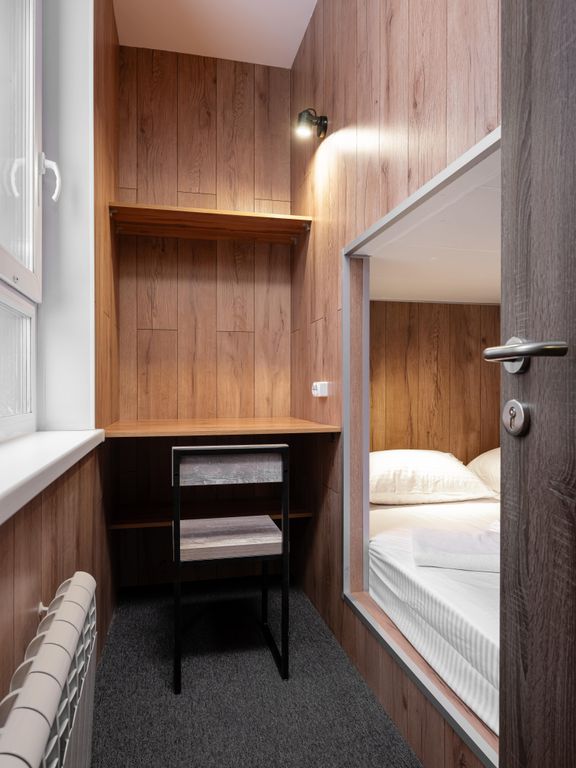 Двухместный с 1 кроватью люкс нижнее размещение с окном