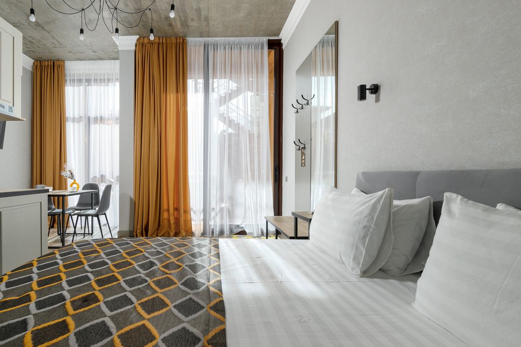 Апартаменты люкс с отдельным входом, с кроватью King-Size для 2 гостей, с видом в сад