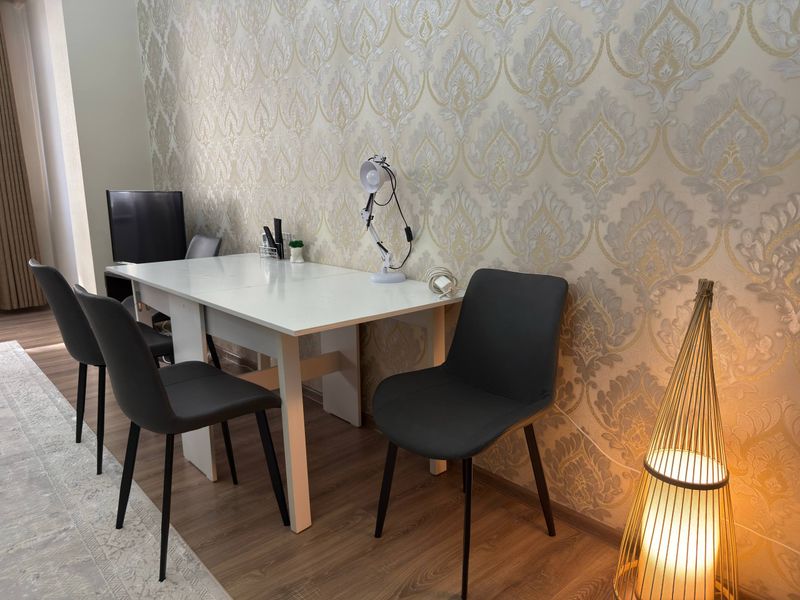 обеденный стол в гостиной