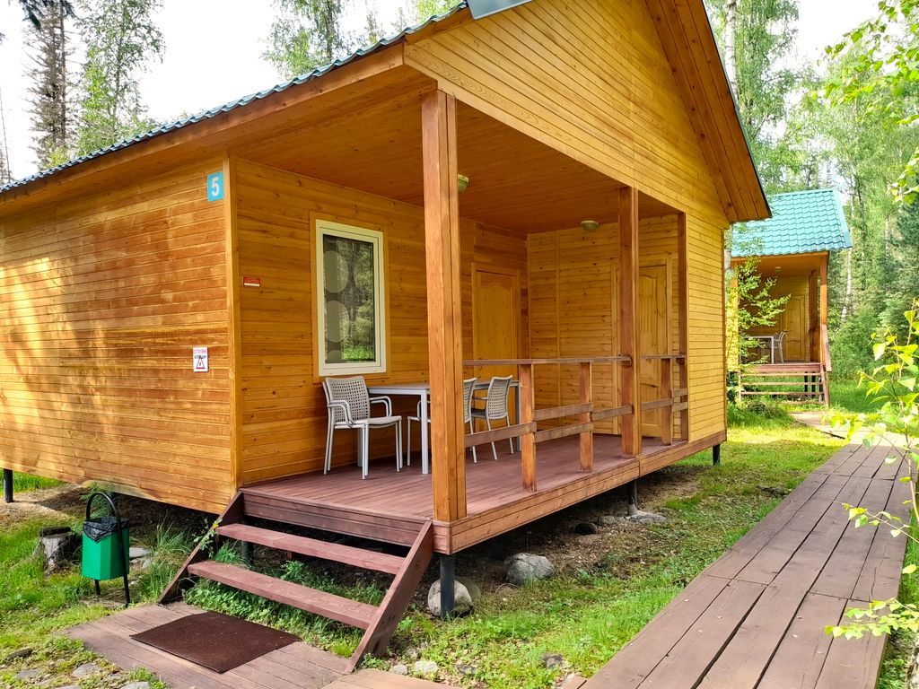 Дом летний благоустроенный в лесу