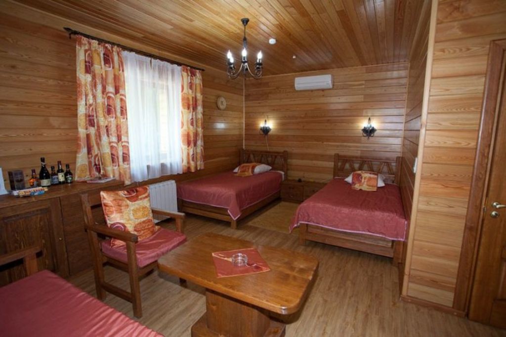 Двухместный номер с 1 кроватью № 7 Полу-люкс дубовый