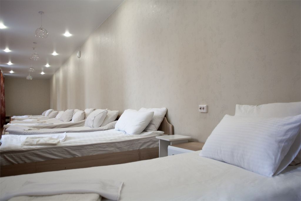 Многоместный смешанный номер Эконом место в номере