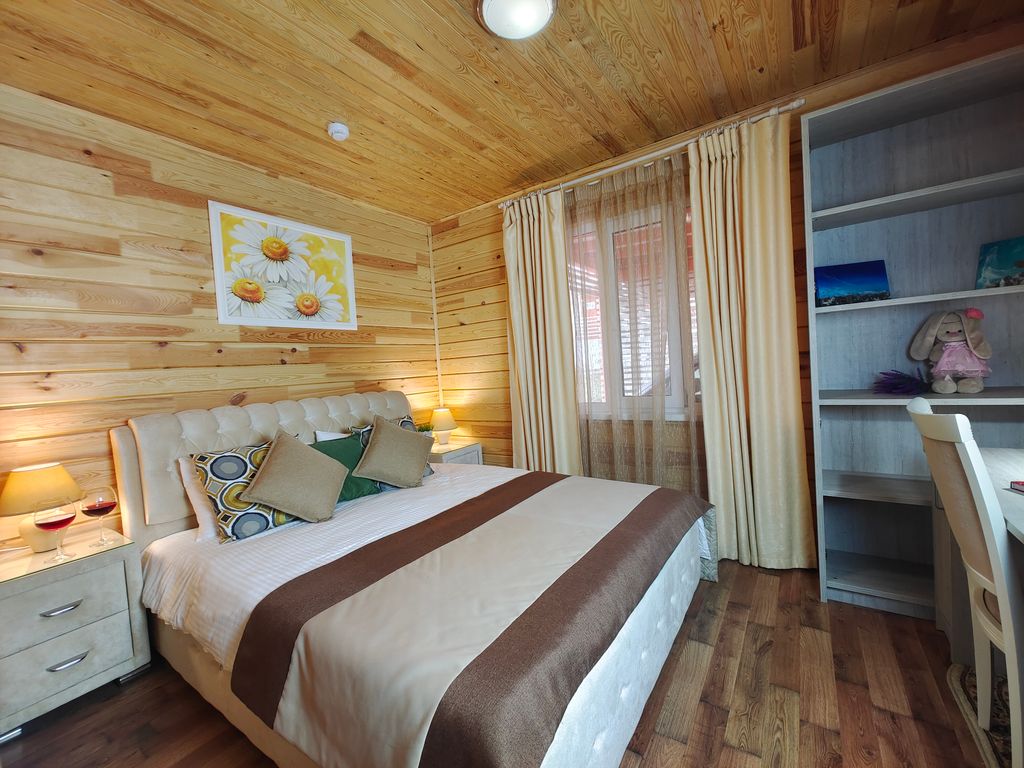 Апартаменты двухкомнатные трёхместные с кухней