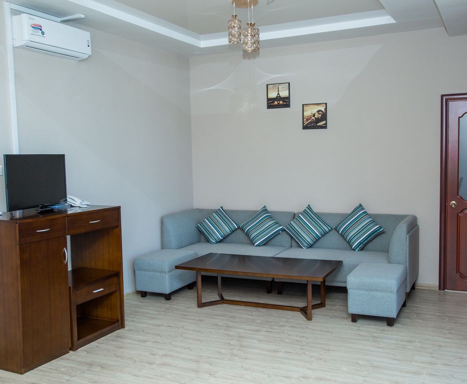 Апартаменты 202