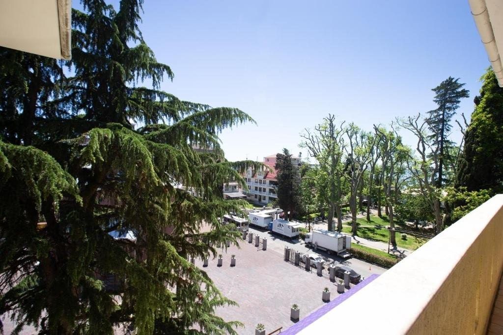 Двухместный номер с 1 кроватью Арт-Люкс (с балконом)