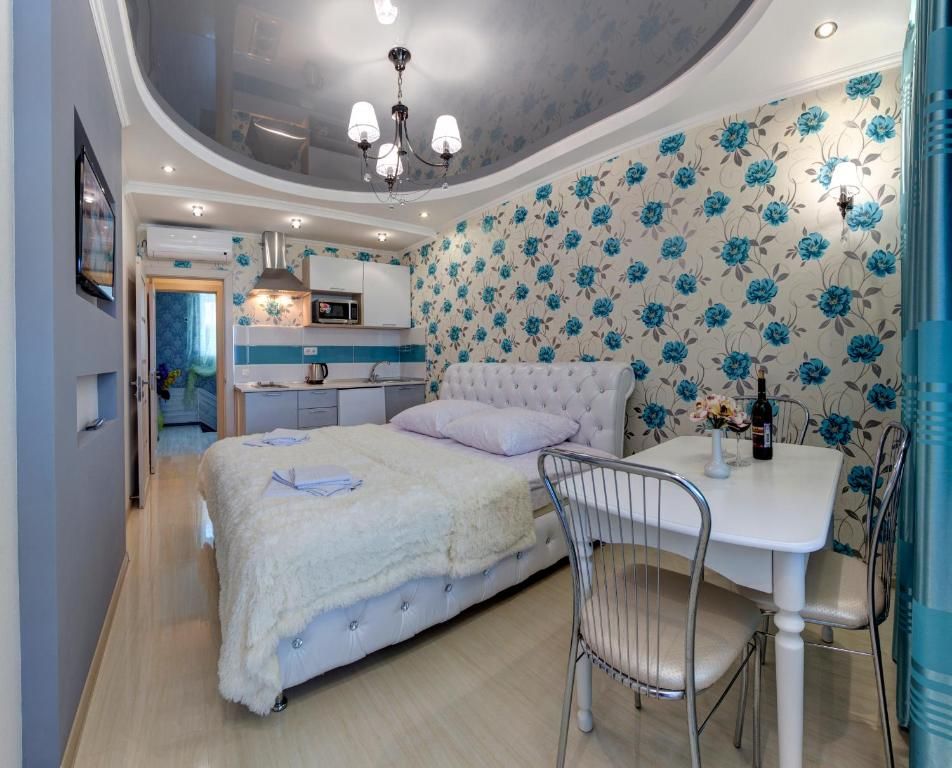 Семейный номер №6 Бирюзово-белый двухкомнатный