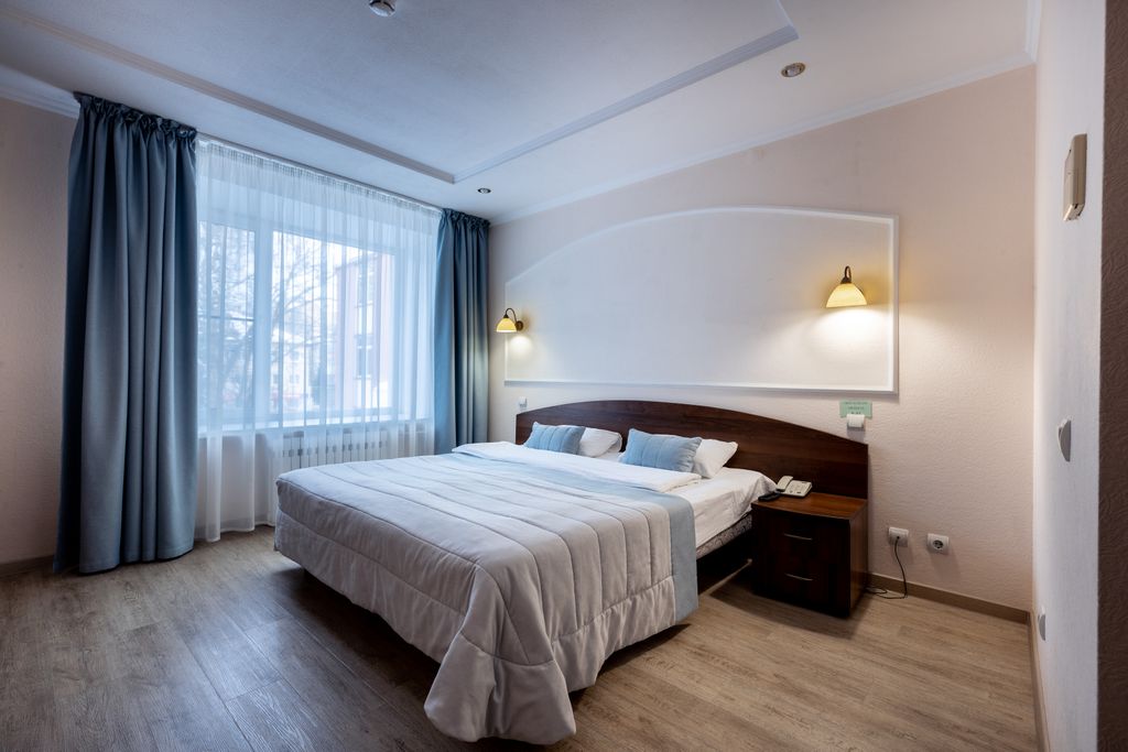 Двухместный номер с 1 кроватью однокомнатный улучшенный (первая категория)