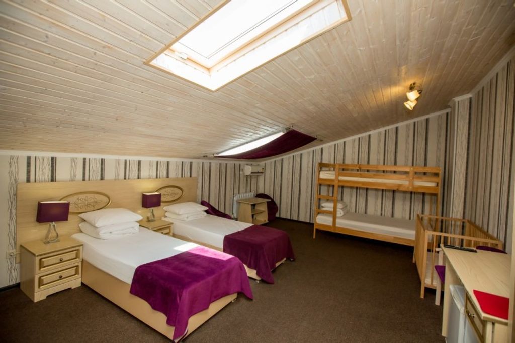 Семейный номер мансардный с 2-х ярусной кроватью