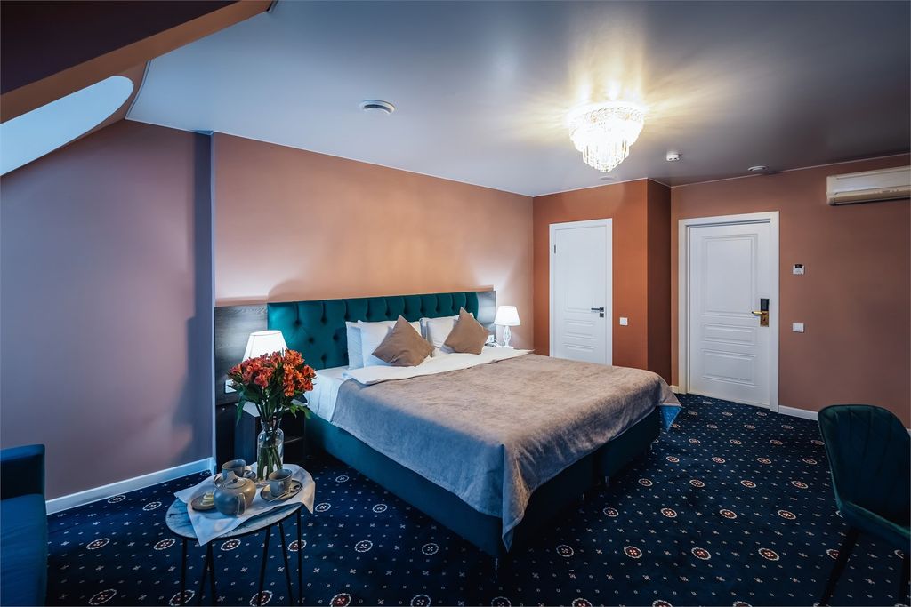 Двухместный номер с 1 кроватью или 2 раздельными на мансарде с окнами на Малую Конюшенную