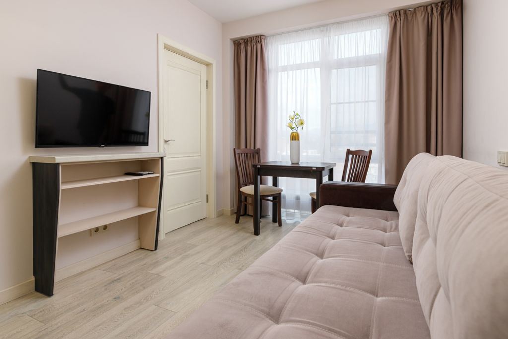 Апартаменты с отдельной спальней, панорамным застеклением, с видом на горы до 4 гостей