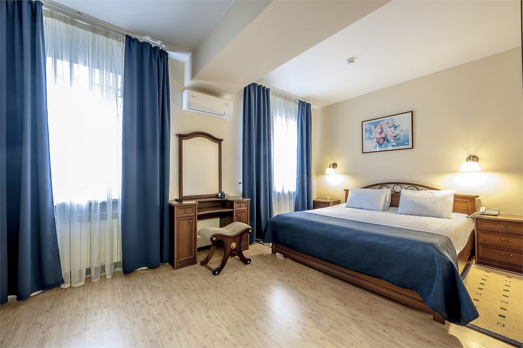 Двухместный номер с 1 кроватью представительский люкс