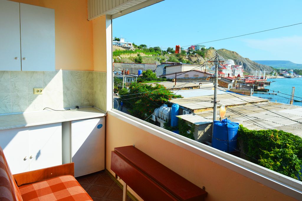 Трёхместный номер с прямым видом на море