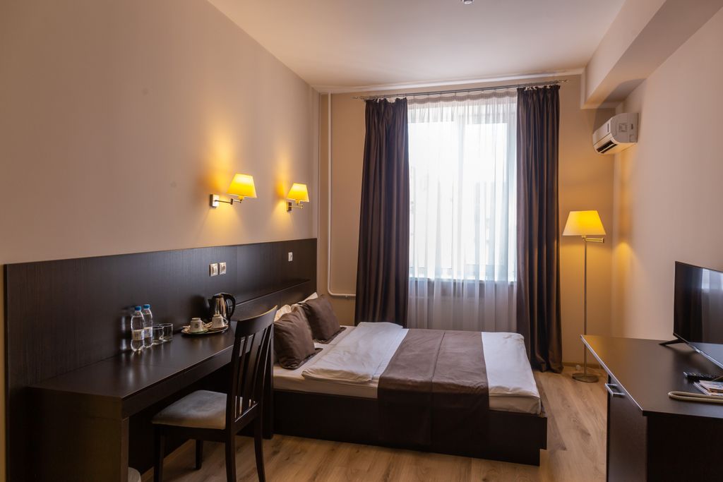 Двухместный номер с 1 кроватью Улучшенный, первой категории с двуспальной кроватью