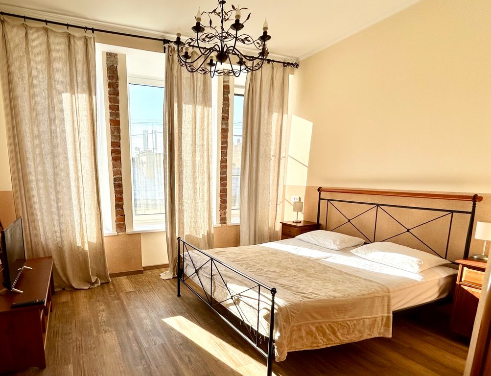 Двухместный номер с 1 кроватью Полулюкс