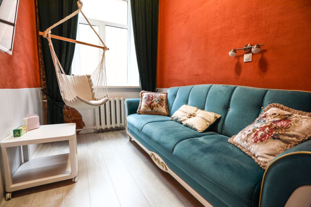 Трёхместный уютная двухуровневая с гамаком