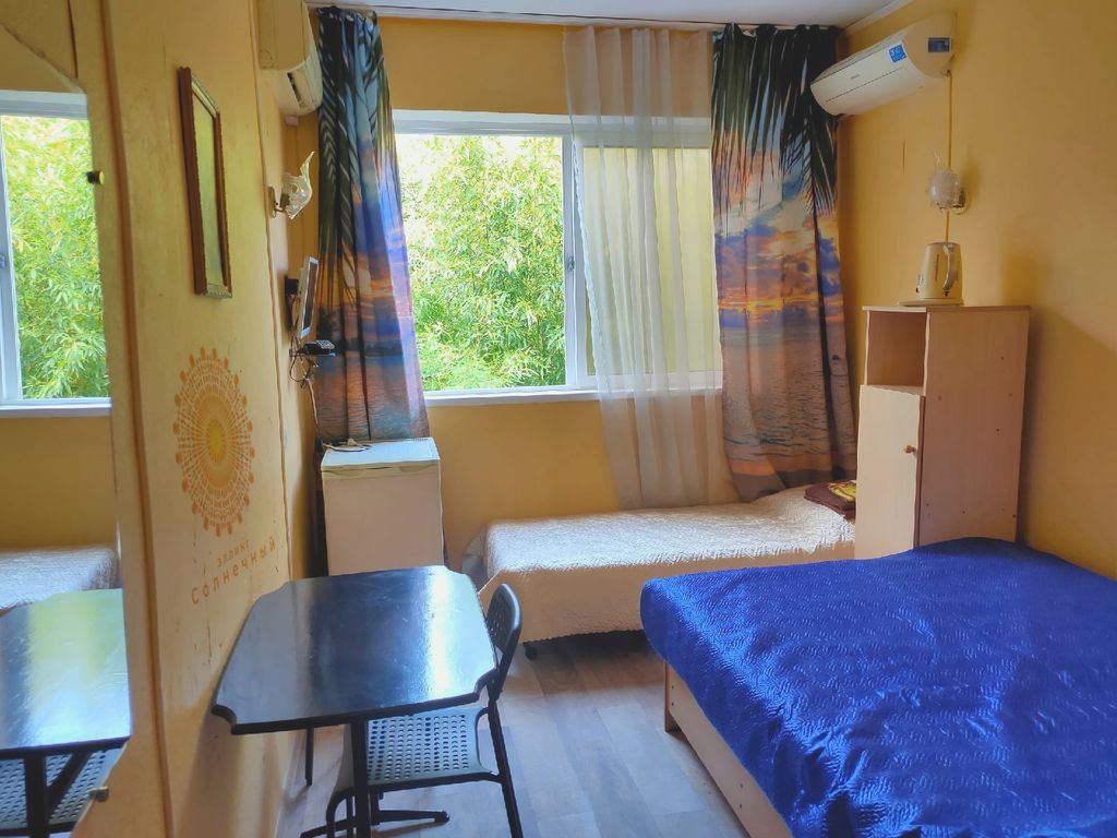 Трёхместный номер стандарт с видом на сад