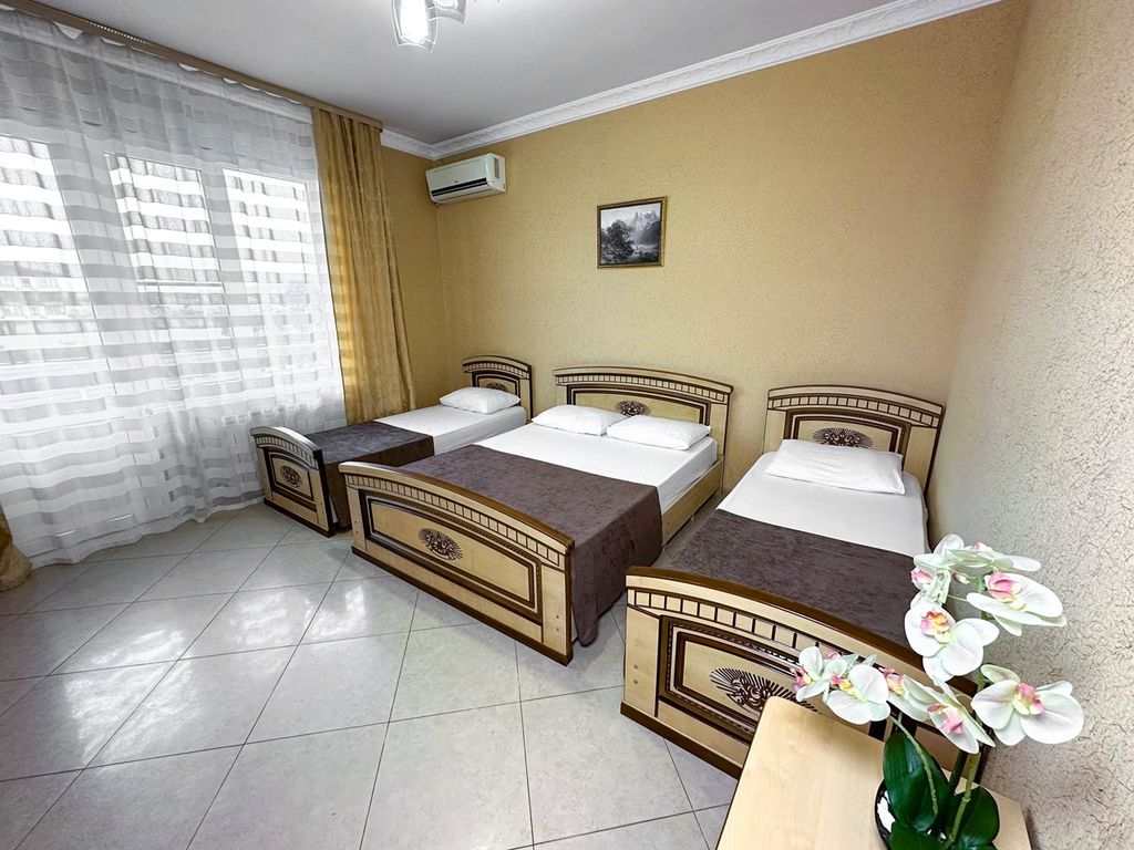 Четырёхместный номер с балконом